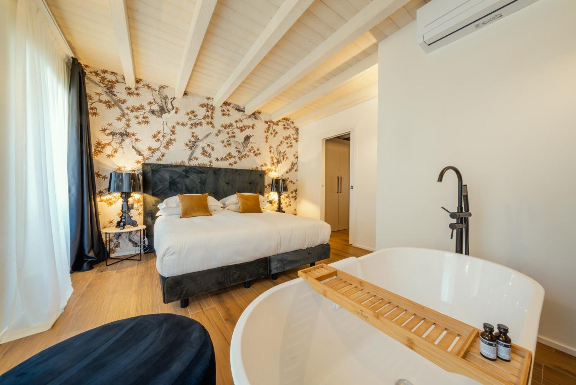 Il Vicolo Suite Apartments - Il Corso Tignale Luaran gambar