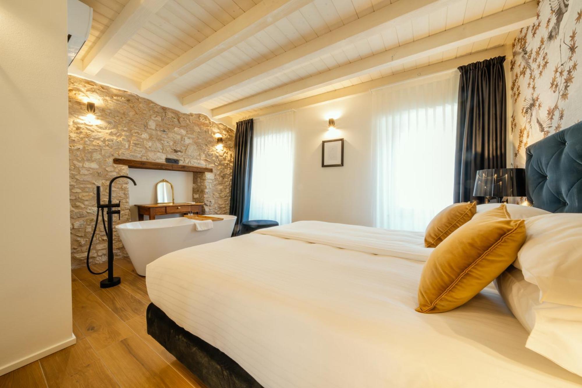 Il Vicolo Suite Apartments - Il Corso Tignale Luaran gambar